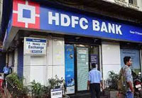 woman finds her 11 fds missing in bank moves police